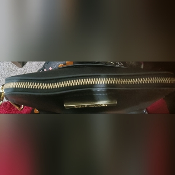 Steve Madden black crossbody. - Picture 4 of 7